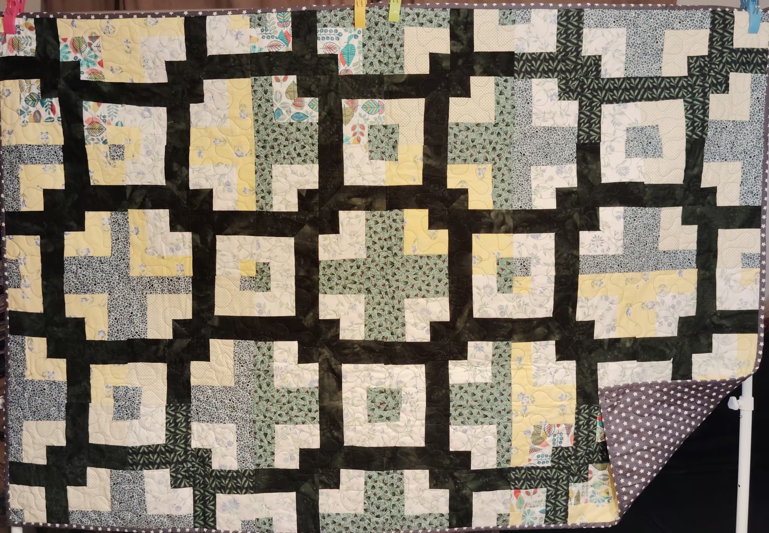 Interlocking bold squares